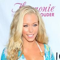 Kendra Wilkinson keeps hot summer sizzling with sexy Daylife | Picture 66580